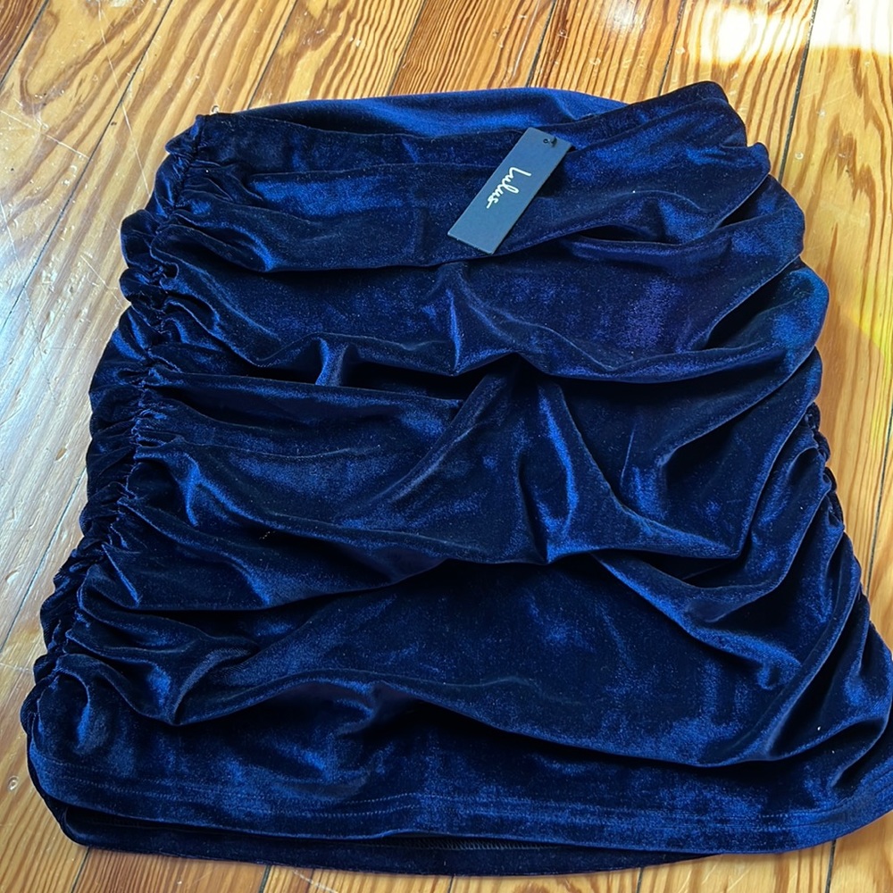 Ruched navy blue velvet mini skirt with stretch - size L, lulus, new with tags